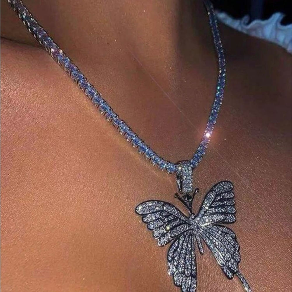 Elegant Butterfly Necklace Chain Silver Bling Pendant Shiny Zirconia Stones N9